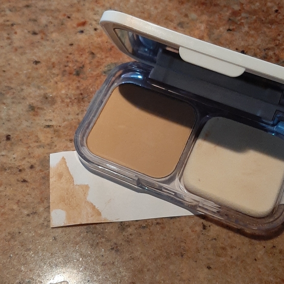 Maybelline #30 warm nude transforming powder sold on title - Picture 3 of 4